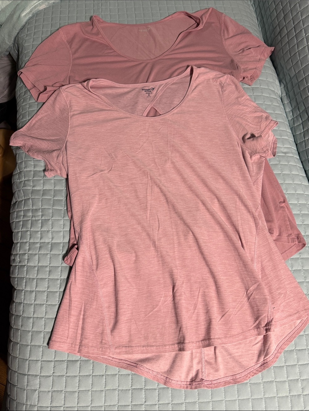 Old Navy Dusty Rose and Light Rose Short Sleeve Scoop Neck Active Tee. Size XL